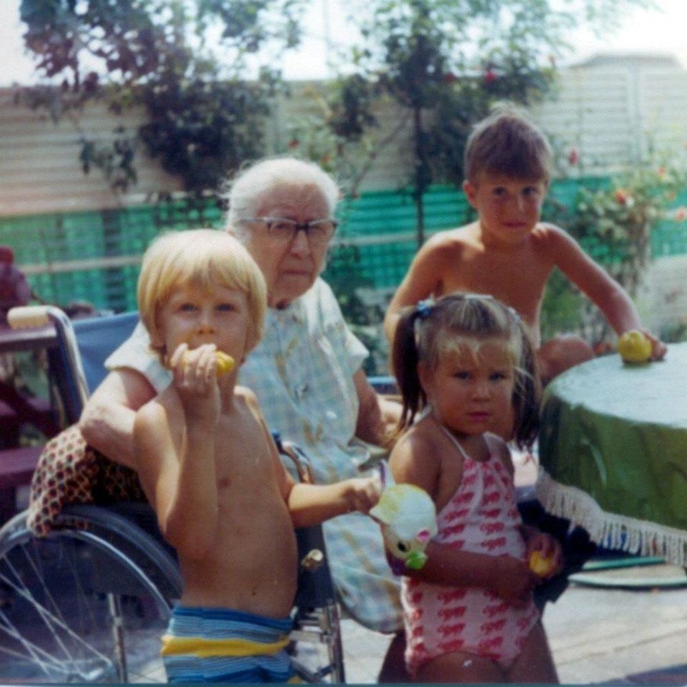 Meet your Posher, Elissa